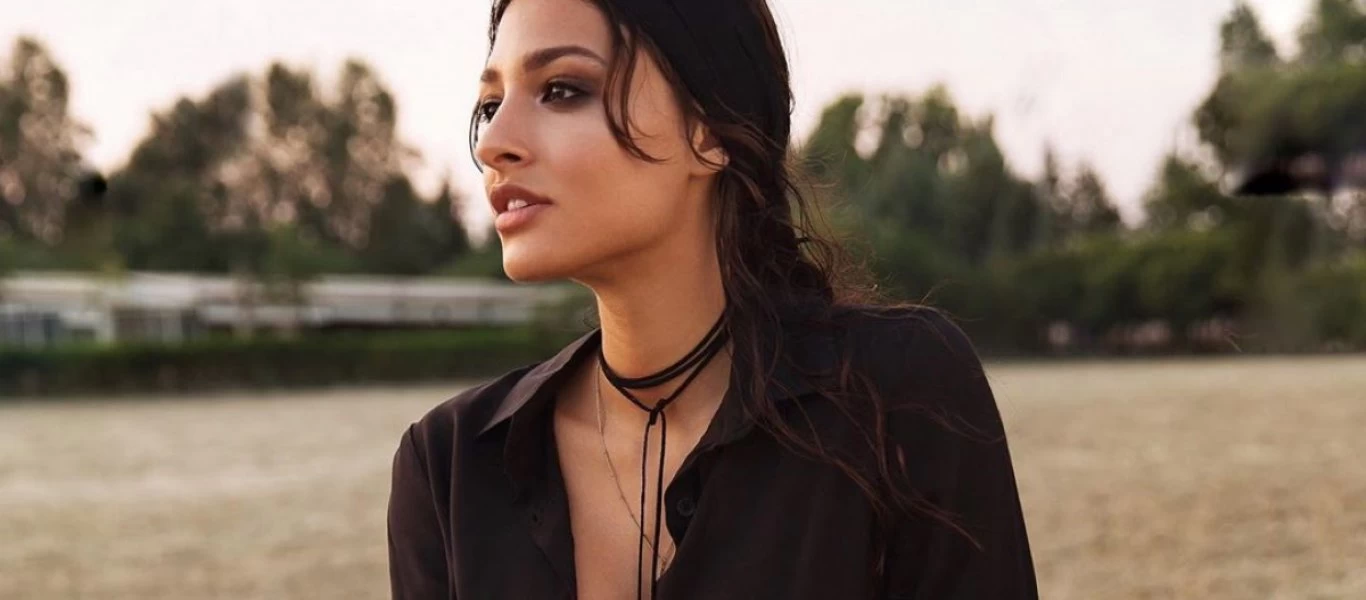 Κούκλα αλλά... φυσική: Η Ελληνίδα που σε στέλνει αδιάβαστο! (φώτο)